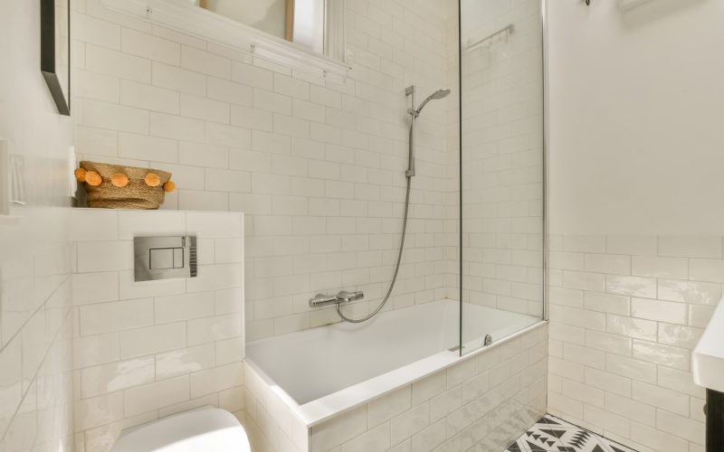 A,White,Bathroom,With,Black,And,White,Patterned,Floor,Tiles